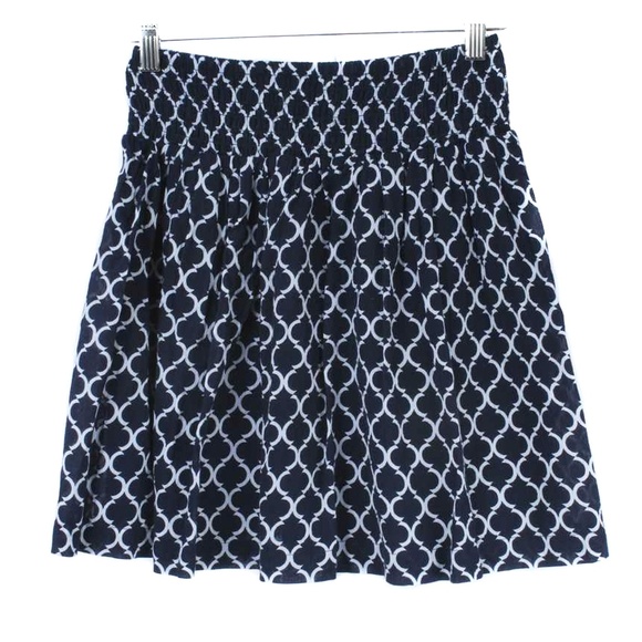 🍍NEW YORK & CO. Navy & White Geo Pattern Smocked Waist Mini Skirt - Picture 1 of 5